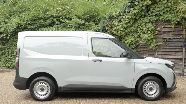 FORD TRANSIT COURIER PETROL 1.0 EcoBoost Leader Van