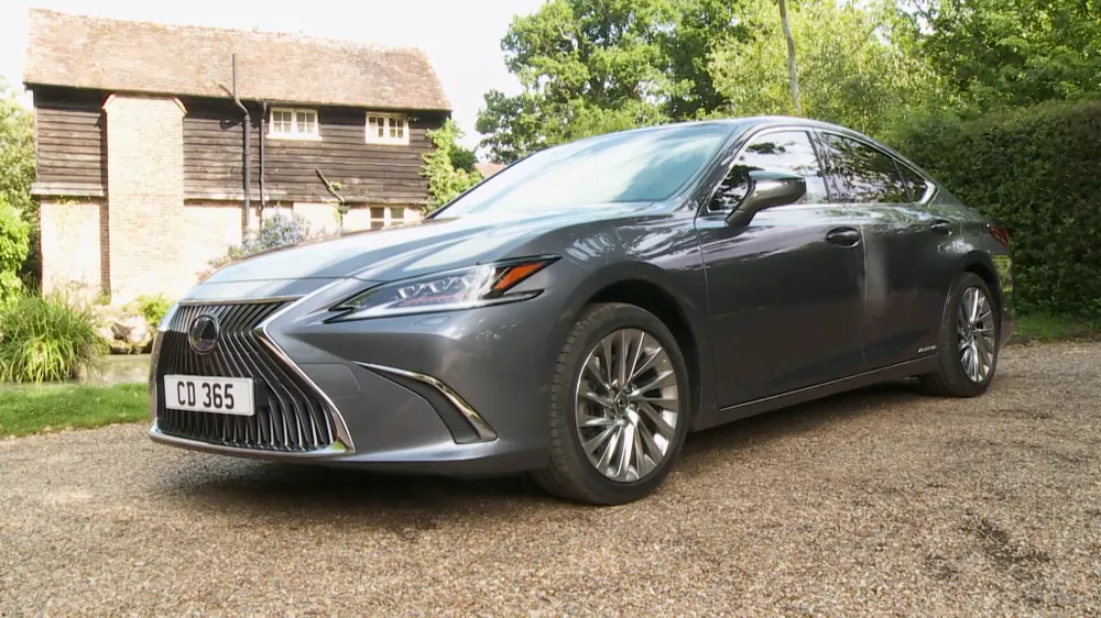 2025 Lexus ES review